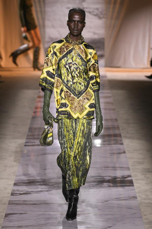 roberto cavalli 黒 レース 40 イタリア製 Remembering Italian Couturier Roberto Cavalli (1940 - 2024)