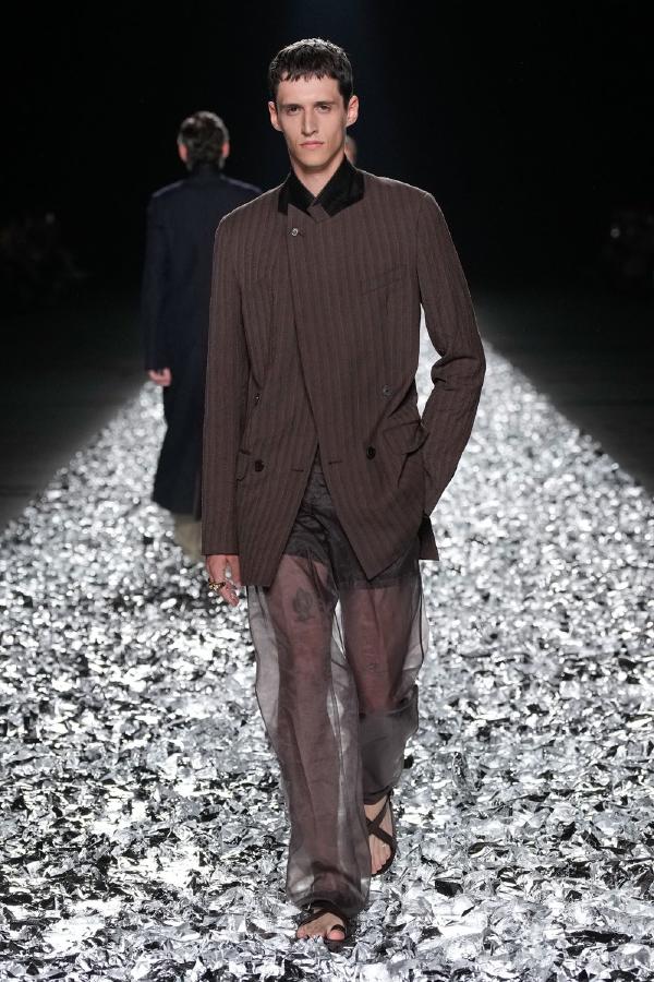 DRIES VAN NOTEN 25ss ランウェイモデル刺繍ブレザー Dries Van Noten Spring 2025 Menswear collection - Fashionela