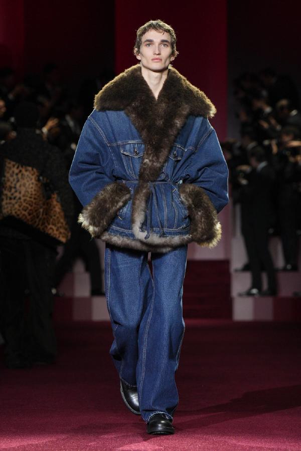 Dolce & Gabbana Men's Fall 2025: Paparazzi - Fashionela