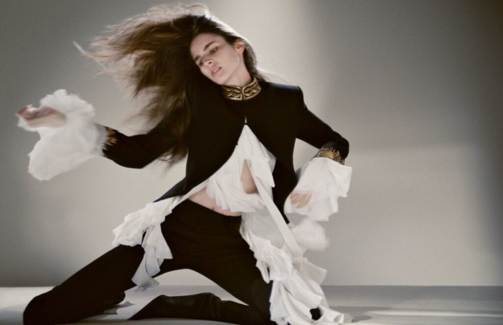 Alexander McQueen 写真集 Catwalk Imagery: Alexander McQueen S/S 25 | SHOWstudio